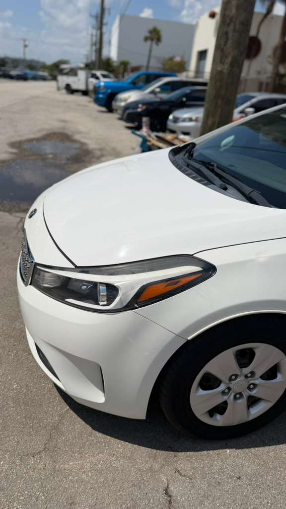 KIA 2017 White